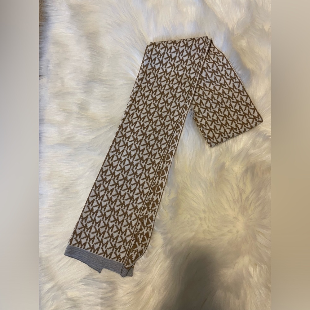 Michael Kors Brown and White Scarf NWOT